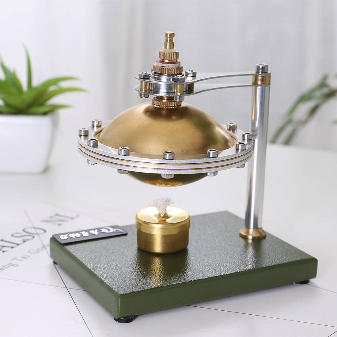 Assemblage de la suspension rotative UFO Hero&#39;s Steam Engine avec chaudière en cuivre